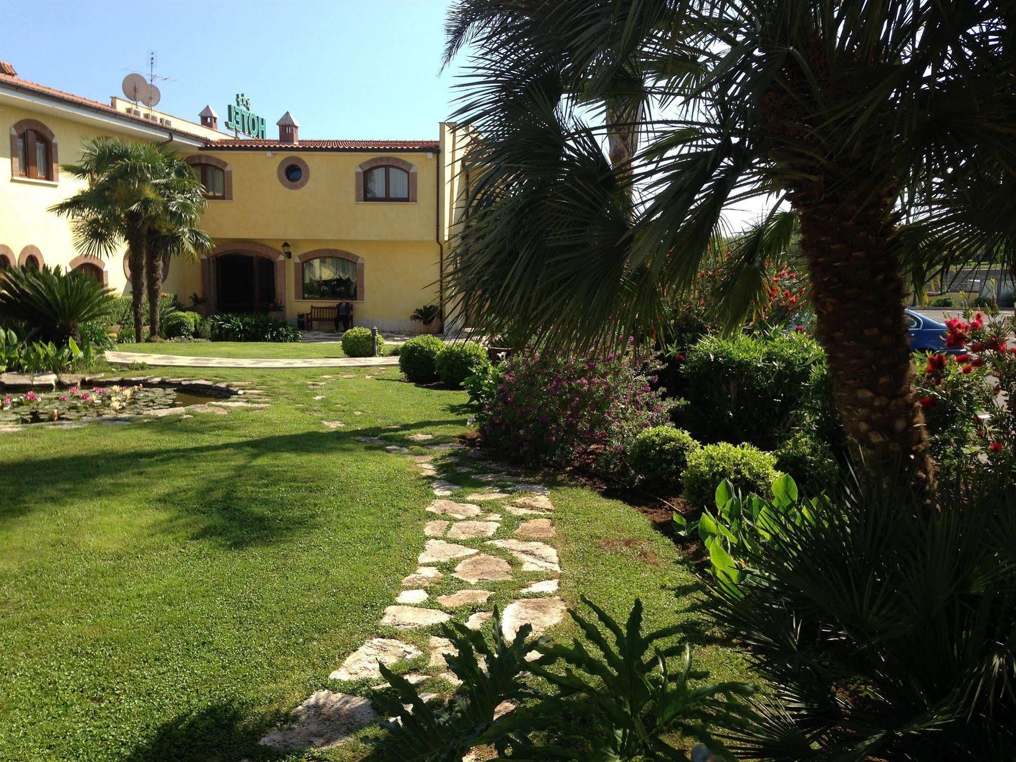 La Locanda Del Cavaliere Borgo Montello Ngoại thất bức ảnh